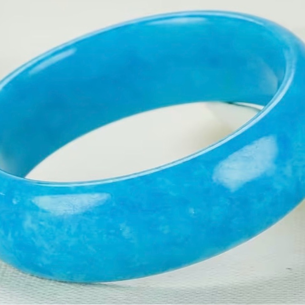 Elegant Blue Bangle Bracelet